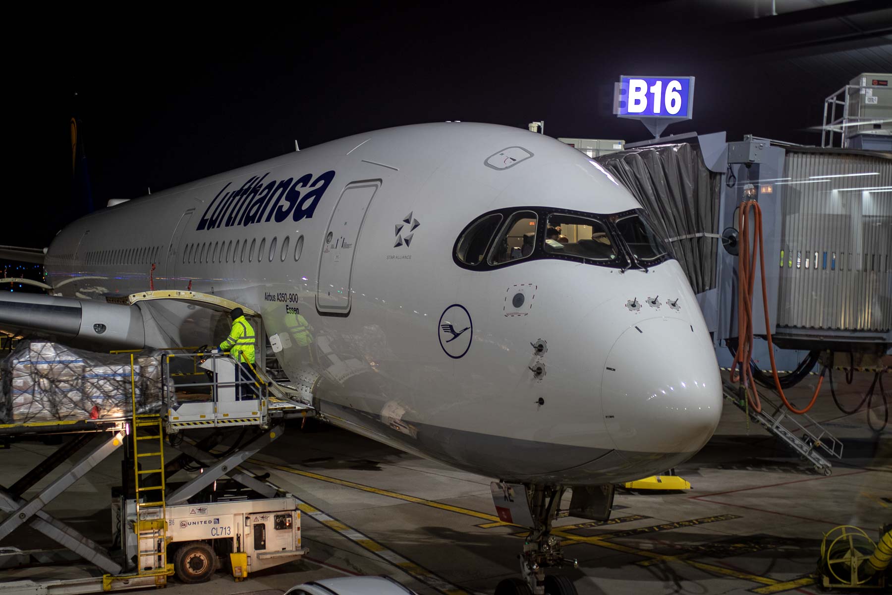 Business Class im Lufthansa Airbus A350 von Chicago nach München