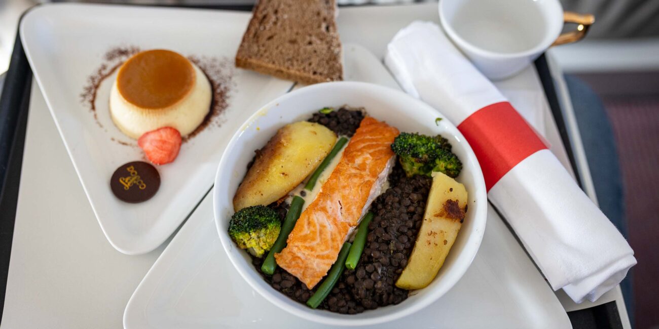 Austrian Business Class Kurzstrecke Essen Trinken Service-2